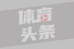 香港航天员展示手臂上五星红旗并比心